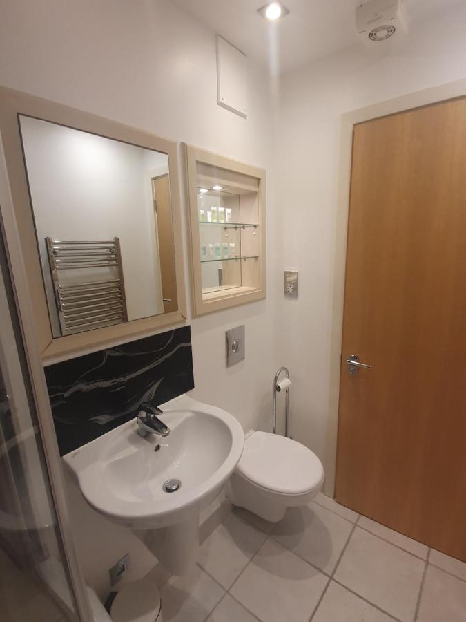Canary Wharf, E14 9ne * London