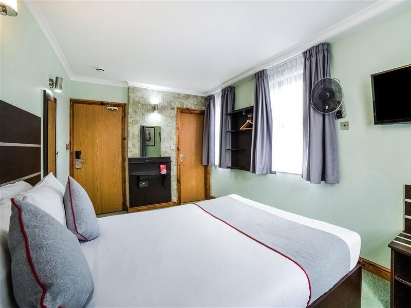 Hotel Epsilon