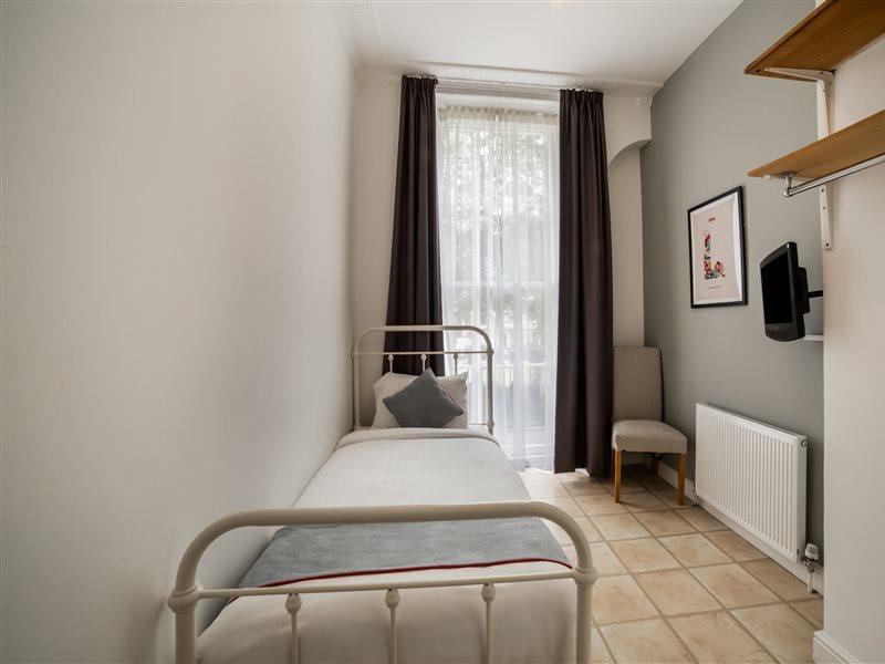 Oyo Kings Hotel Hotel
