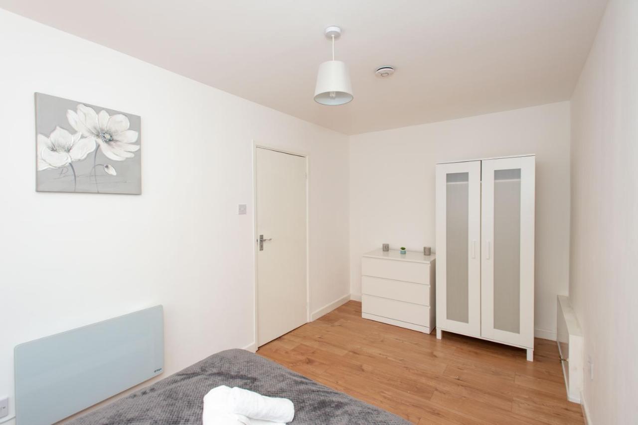Stunning Four Bedroom House Close To Excel, O2 & With Free Parking Сasa de vacaciones