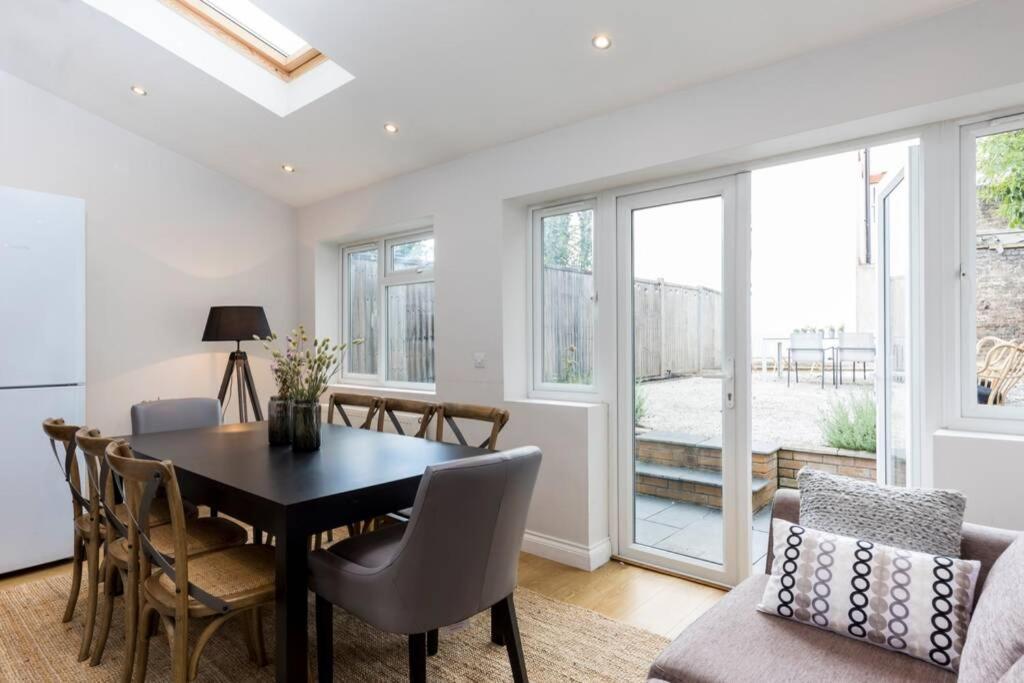 Amazing 4 Bed House Wparking 2min Walk To Station *