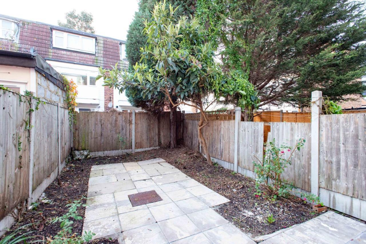 Ferienhaus Stunning Four Bedroom House Close To Excel, O2 & With Free Parking London