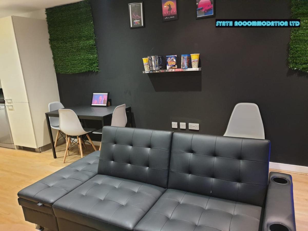 80s Retro 1 Bedroom Serviced Canary Wharf Perfect For Corporate Business Families & Leisure Guests