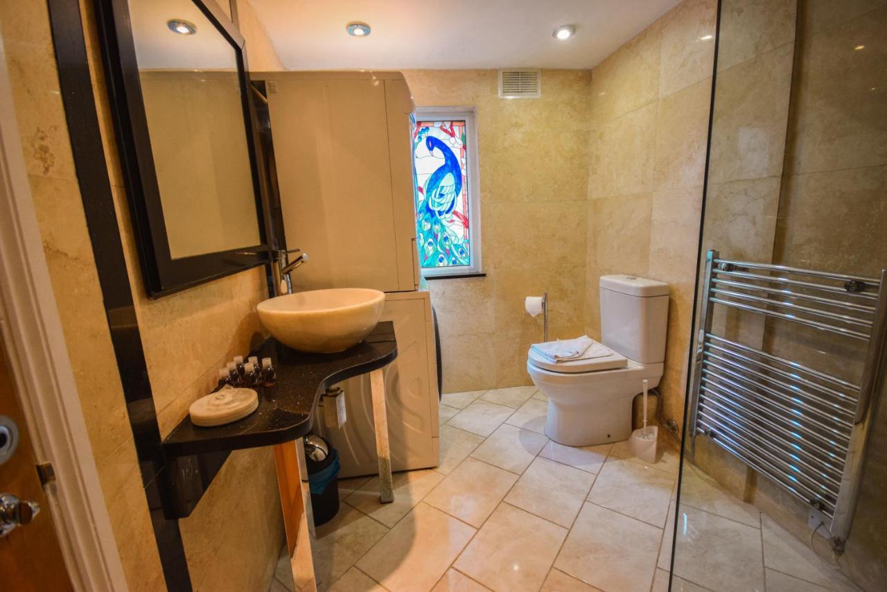 London Collection - Old Compton Soho Apartment *