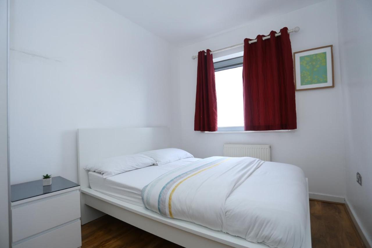Lovely 2 Bed 2 Toilet Hill House River View Apartment London