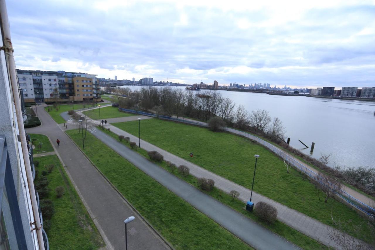 Lovely 2 Bed 2 Toilet Hill House River View Apartment London