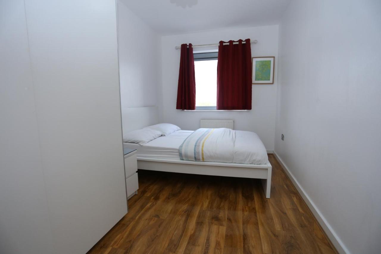Lovely 2 Bed 2 Toilet Hill House River View Apartment London