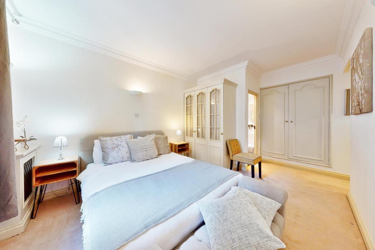 In Bond Street Apartment *