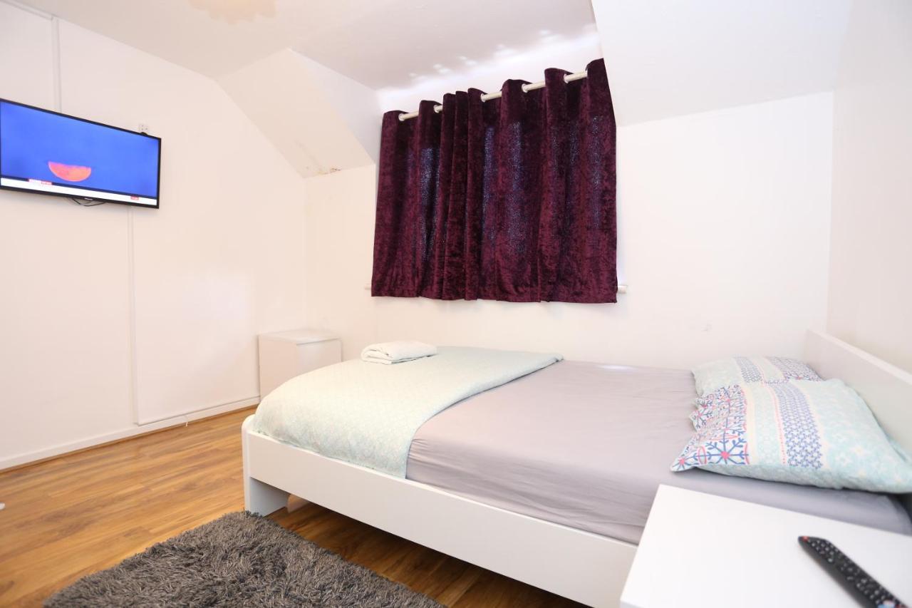 Holiday home Beautiful 3 Beds House West Thamesmead London London