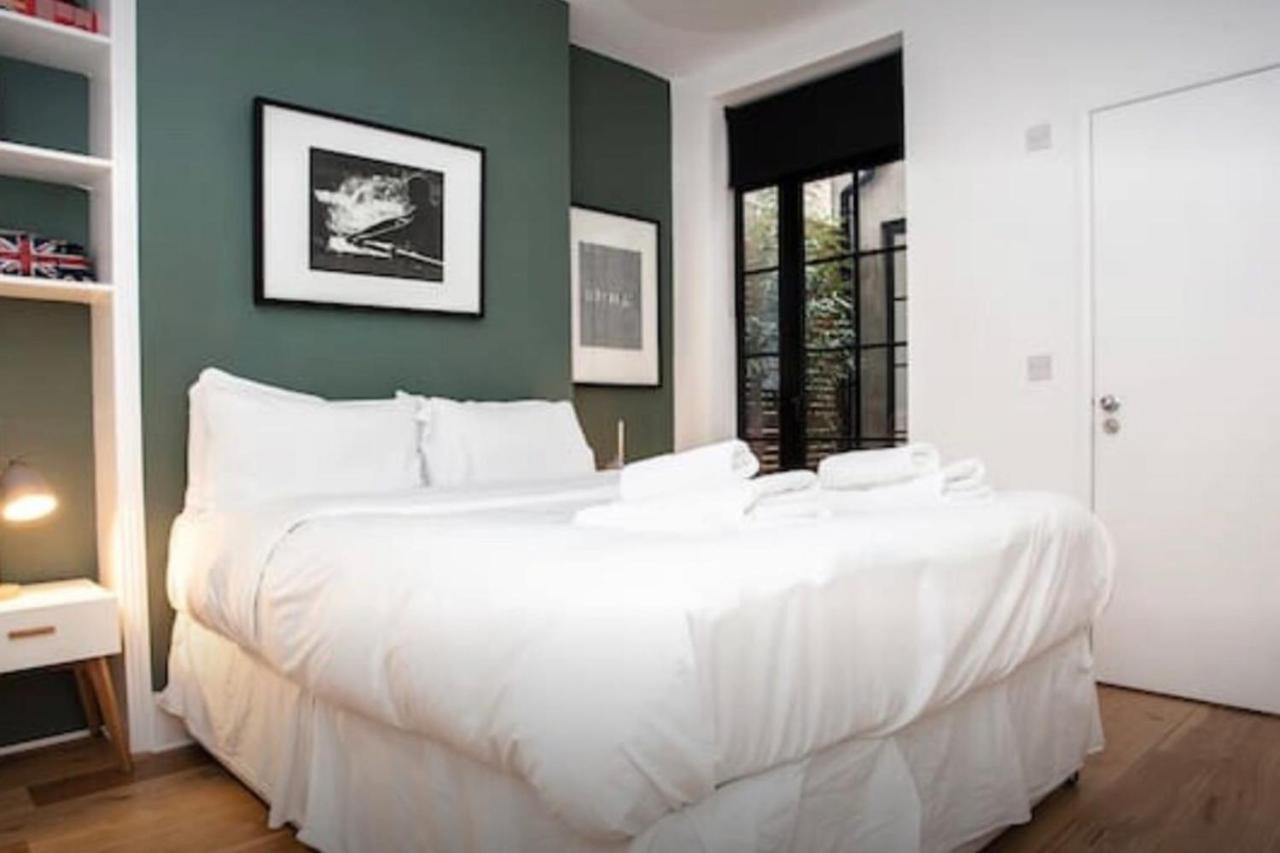 Stylish Newly Refurbished 2 Bedroom Flat With Terrace