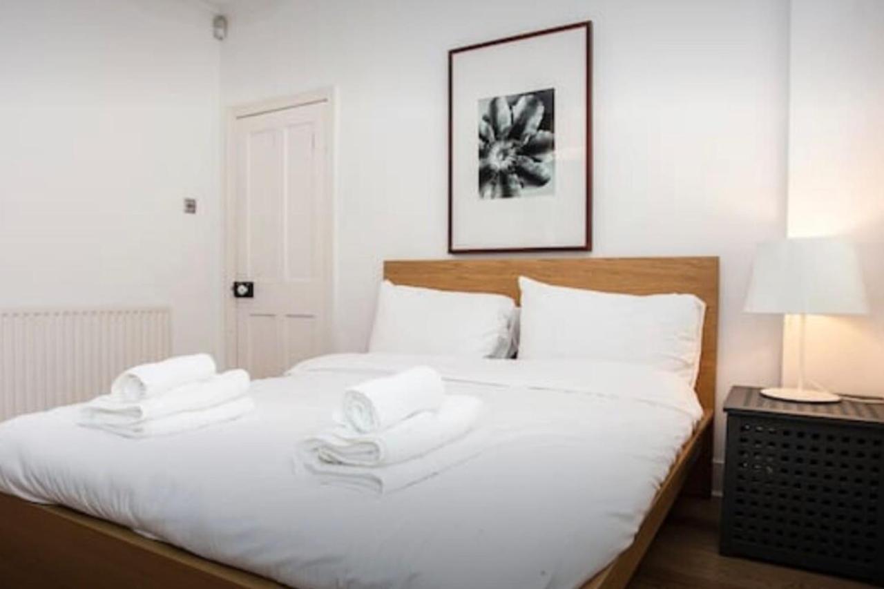 Apartment Stylish Newly Refurbished 2 Bedroom Flat With Terrace