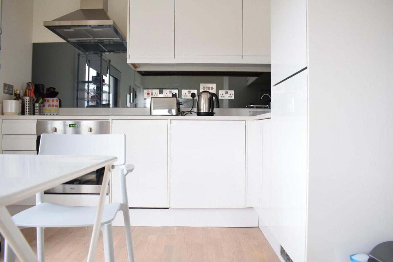 Apartment Bright 1 Bedroom Flat In North With Balcony