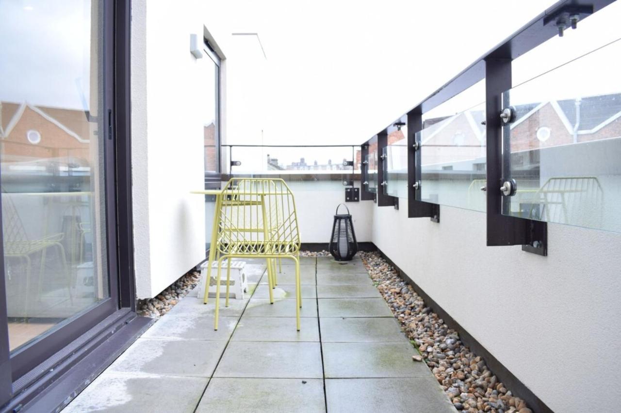 Bright 1 Bedroom Flat In North With Balcony Apartment *