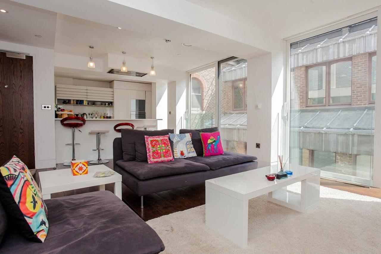 Beautiful Newly Renovated 2 Bed In Bank Appartement *