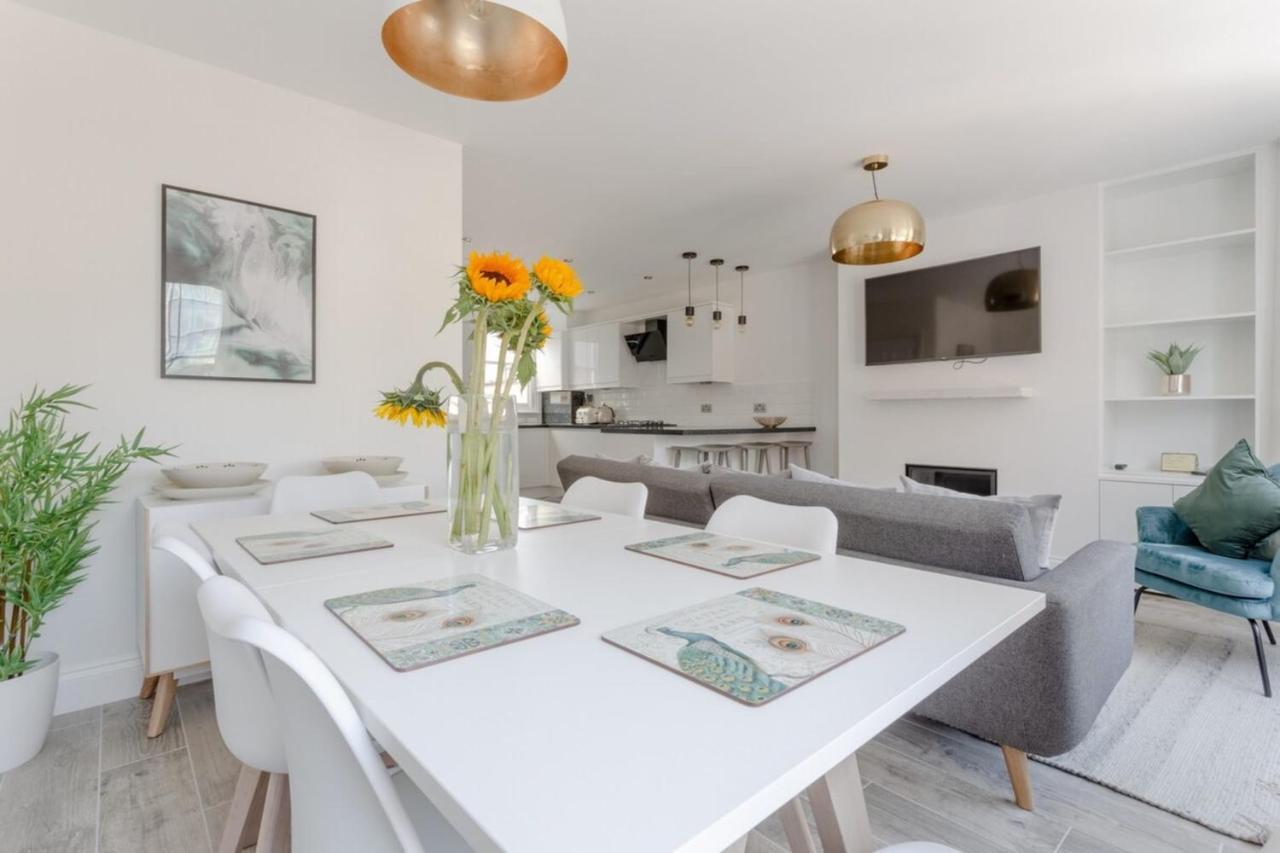 Stunning 3 Bedroom 2 Bath In Fantastic Location Apartment