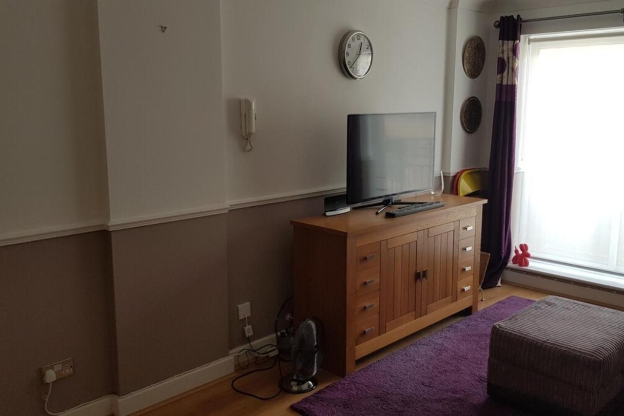 1 Bedroom On The Riverbank Near St Paul's London