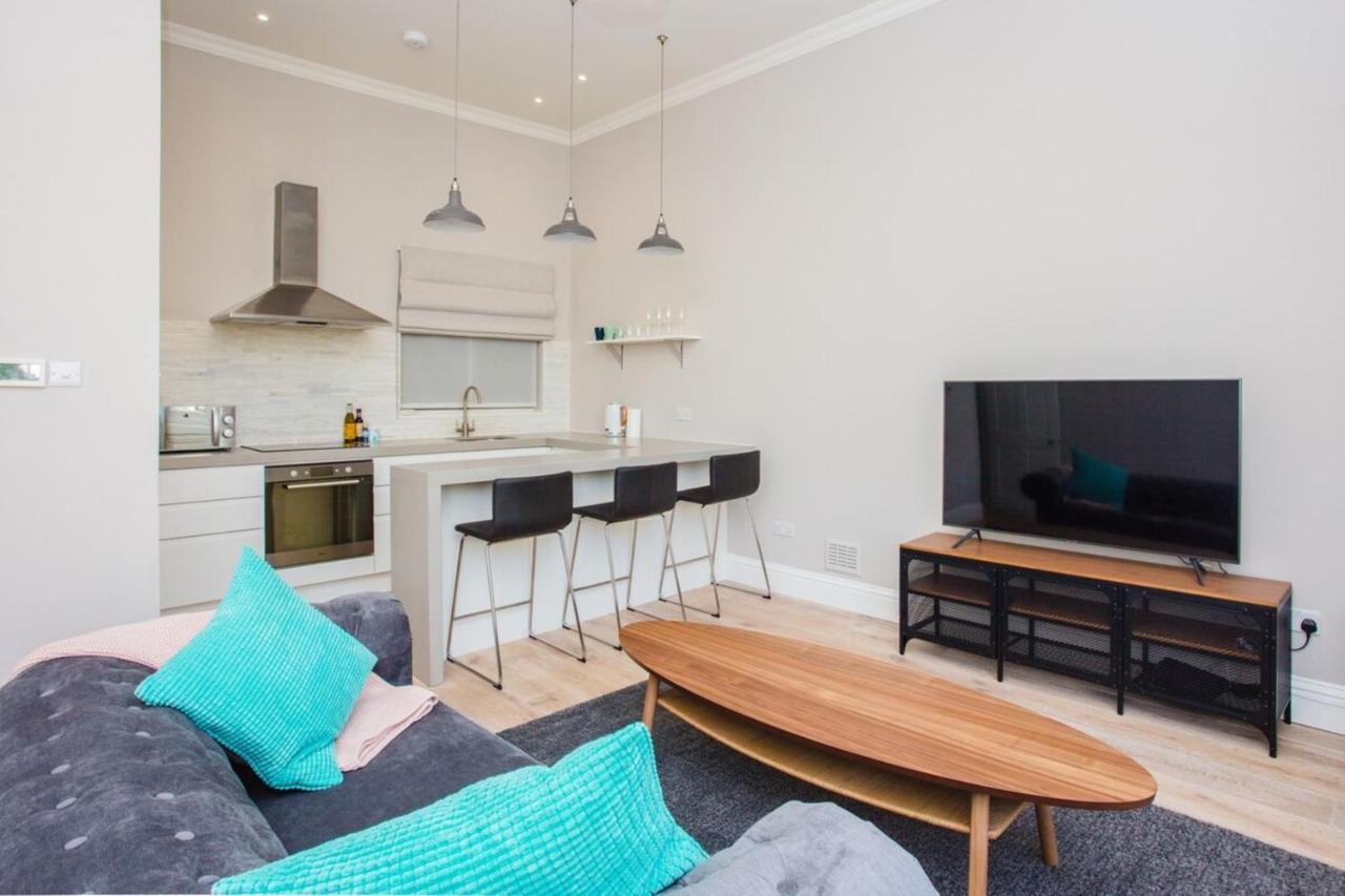 Apartment Modern & Spacious 1 Bedroom In *
