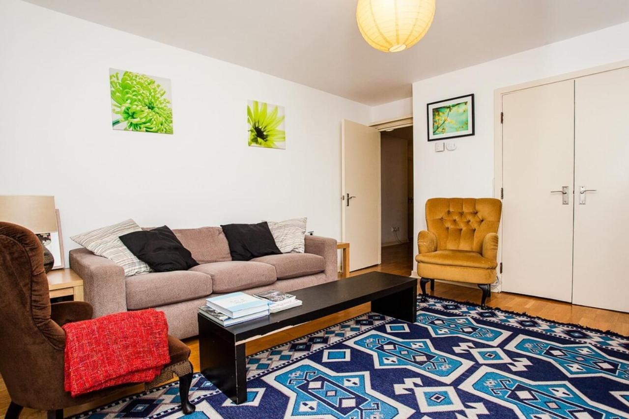Charming Peaceful 2 Bedroom With Parking And Garden Apartment *