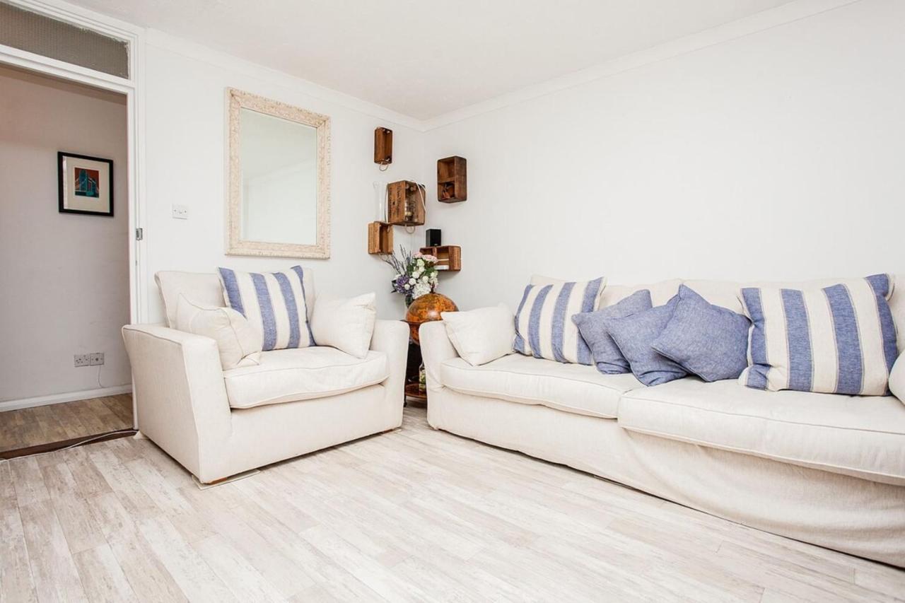 Modern And Spacious 1 Bedroom With Balcony Apartment London