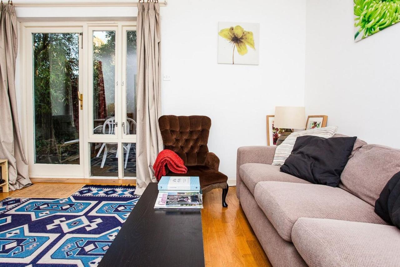 Charming Peaceful 2 Bedroom With Parking And Garden Apartment