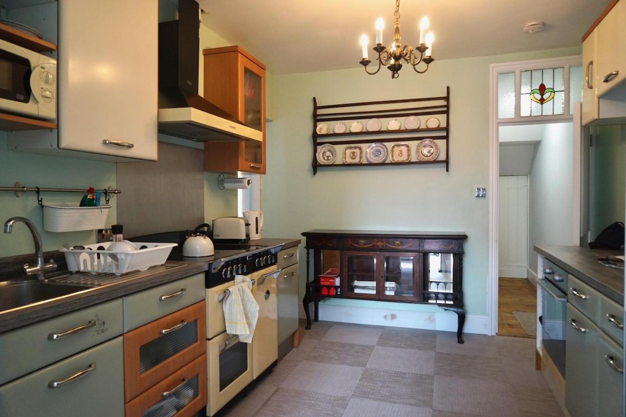 Sunny ensuite room&annex near Tottenham Stadium Gjestgiverier *
