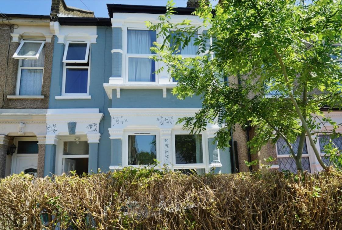 Sunny ensuite room&annex near Tottenham Stadium London