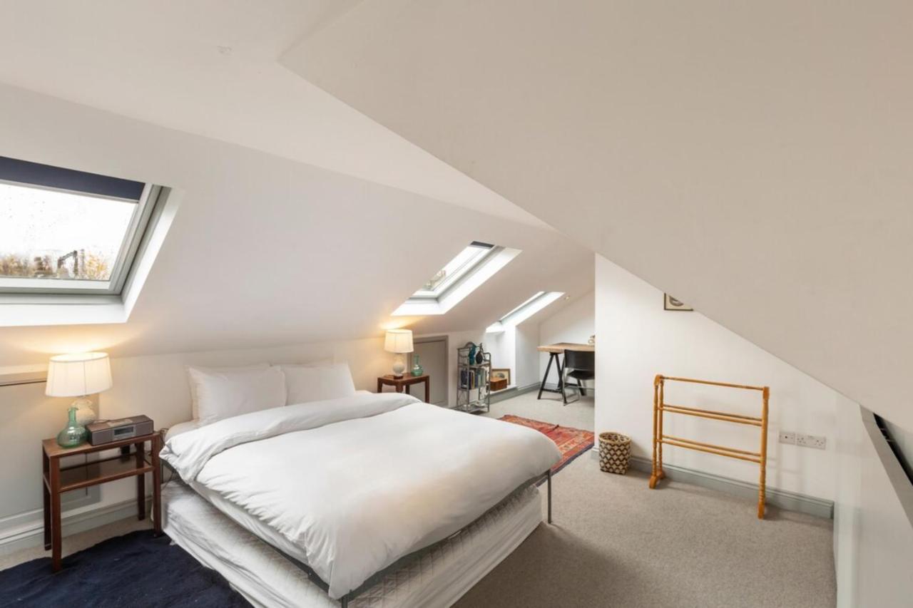 Lovely 4-bedroom House Near Portobello Apartment *