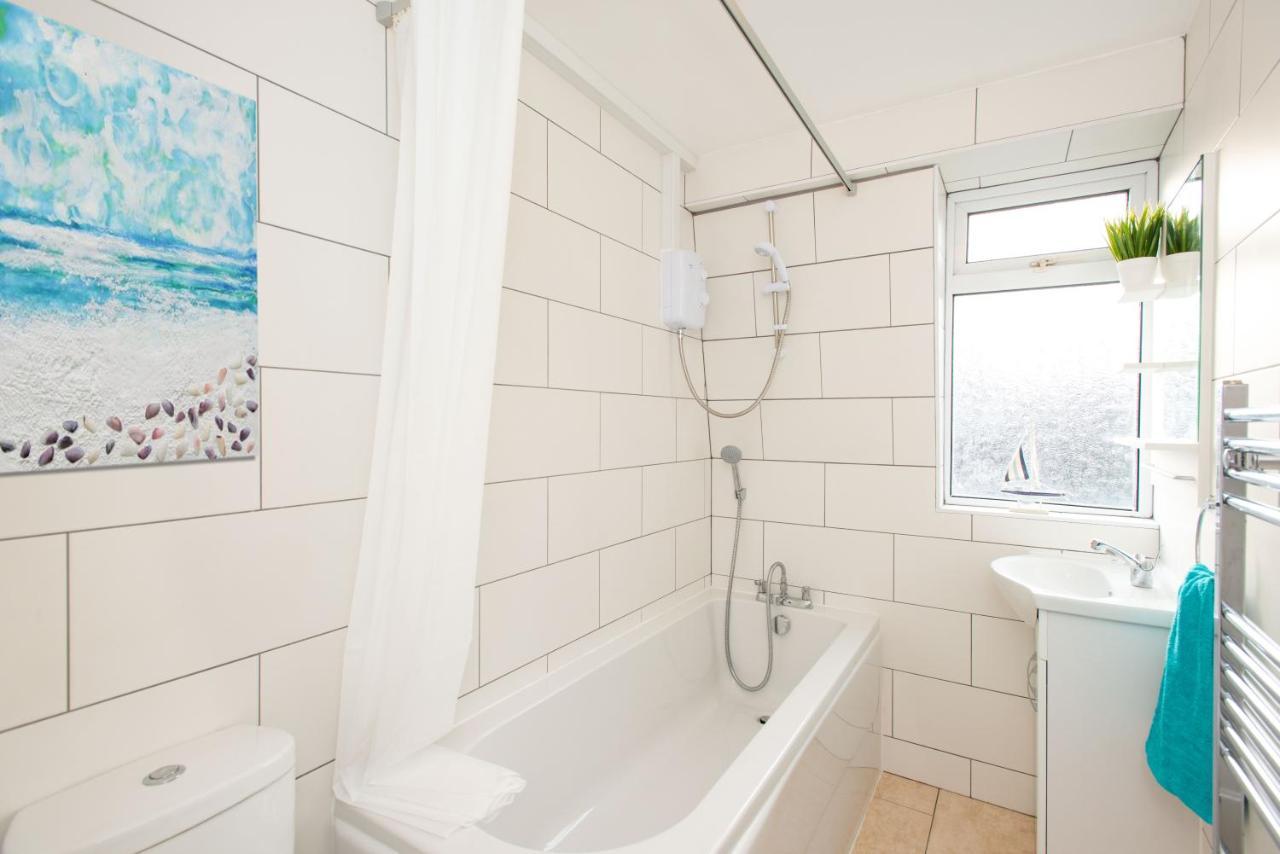 Stunning Four Bedroom House Close To Excel, O2 & With Free Parking Londres