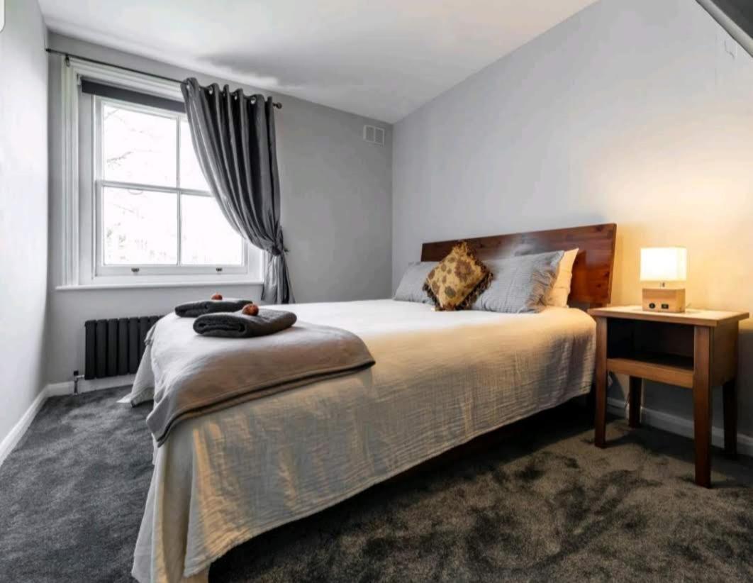 Highgate Maisonette With Roof Terrace Leilighet London