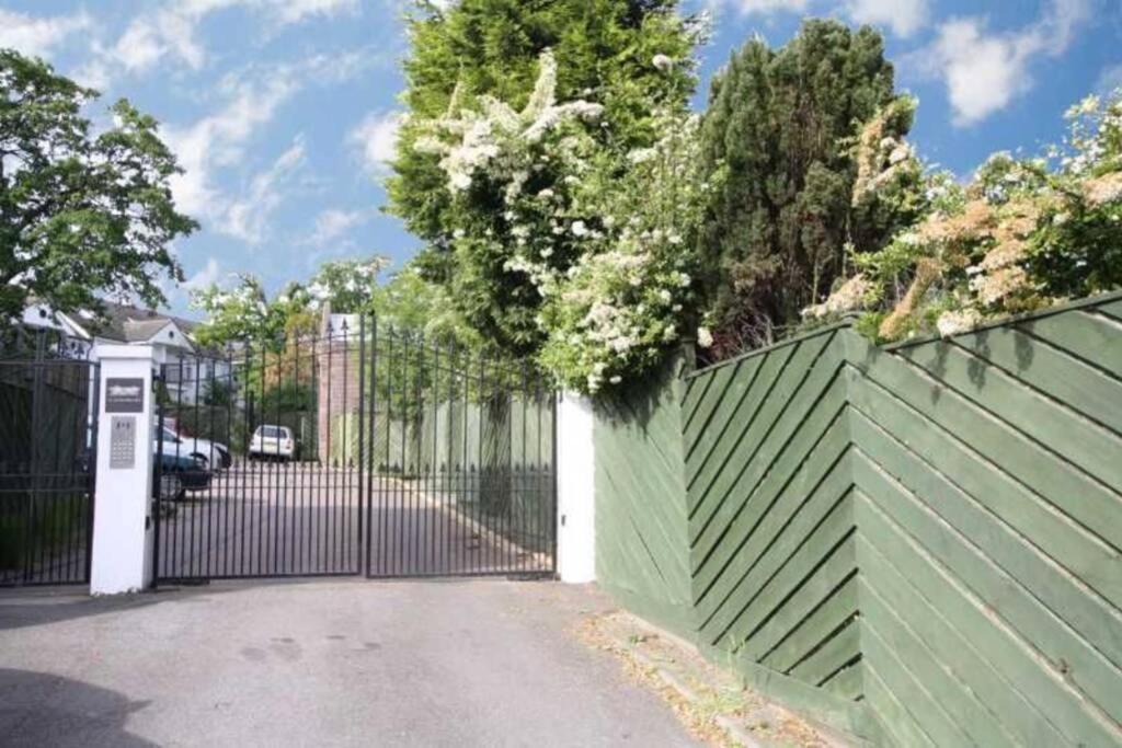 Leilighet Spacious 2 Bed In Gated Community Up To 6 Guests