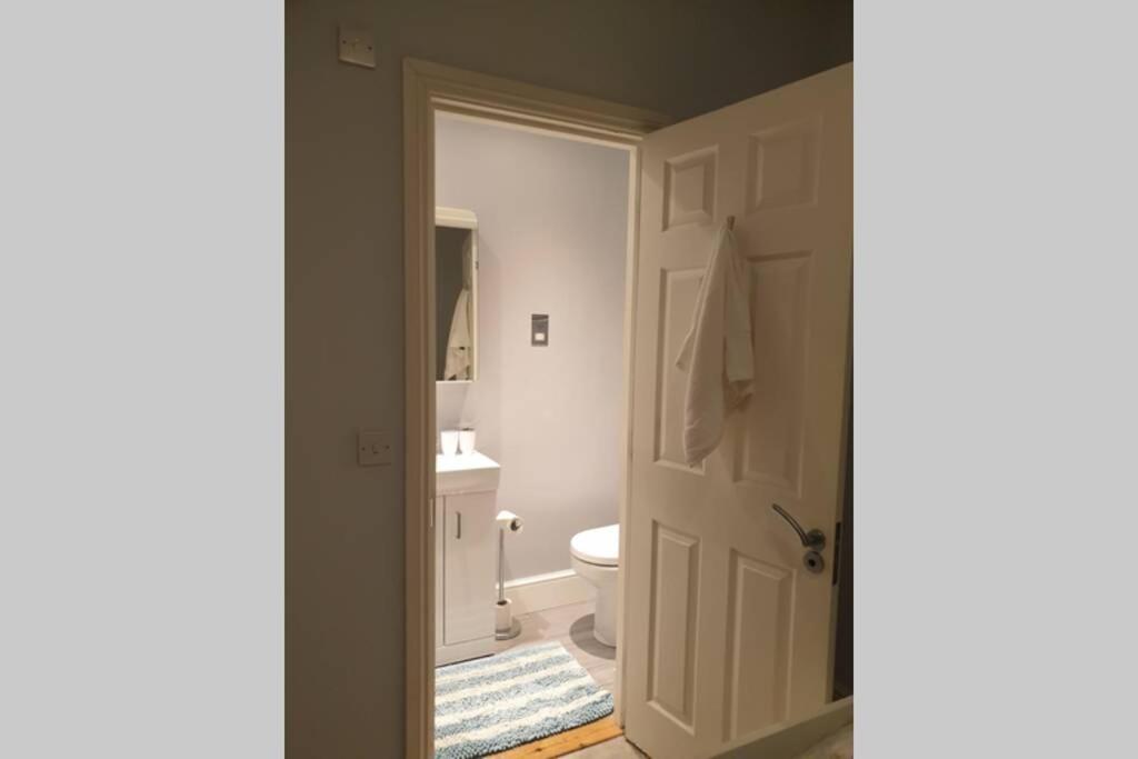Spacious 2 Bed In Gated Community Up To 6 Guests Leilighet *