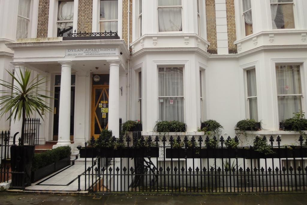 Dylan Earls Court *