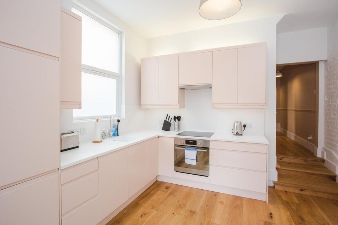 Сasa de vacaciones Stylish & Modern 3 Bed Flat In Nw With Garden Londres
