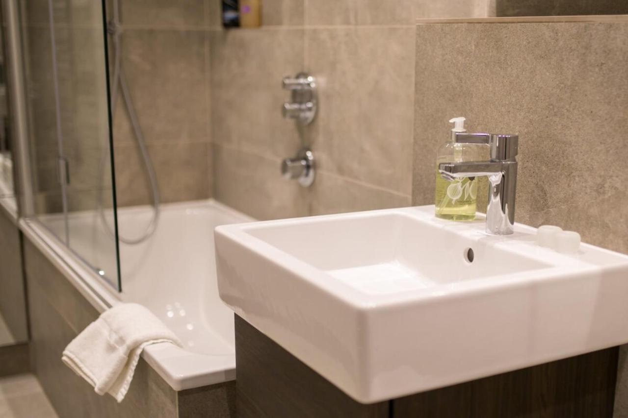 Stylish & Modern 1bd Kensington Flat Sleeps 2 Appartement Londen