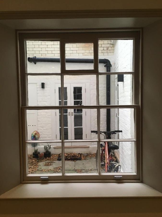 Stylish & Modern 1bd Kensington Flat Sleeps 2 * Londen