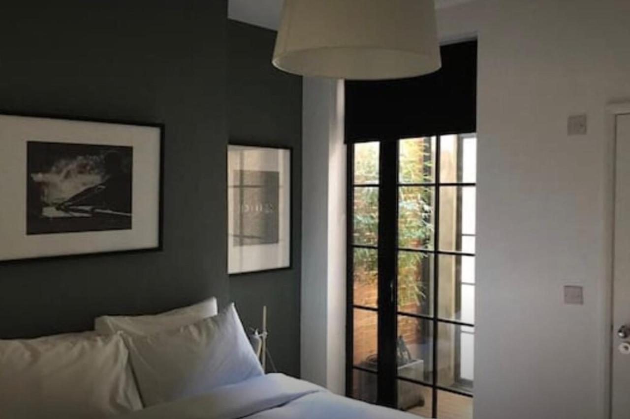 Stylish Newly Refurbished 2 Bedroom Flat With Terrace Apartment *