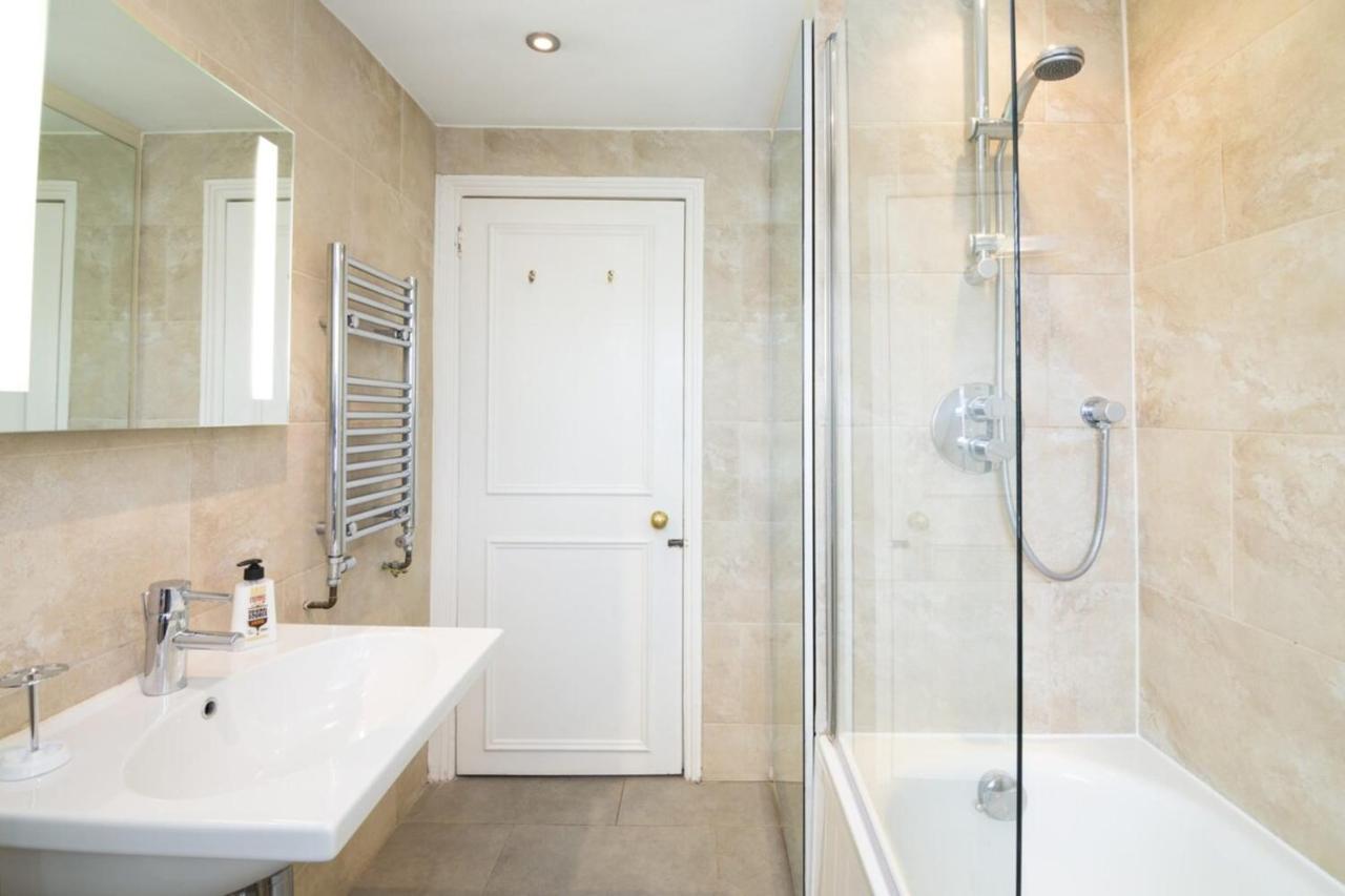 Contemporary 1 Bed Flat In Fulham Near The Thames London