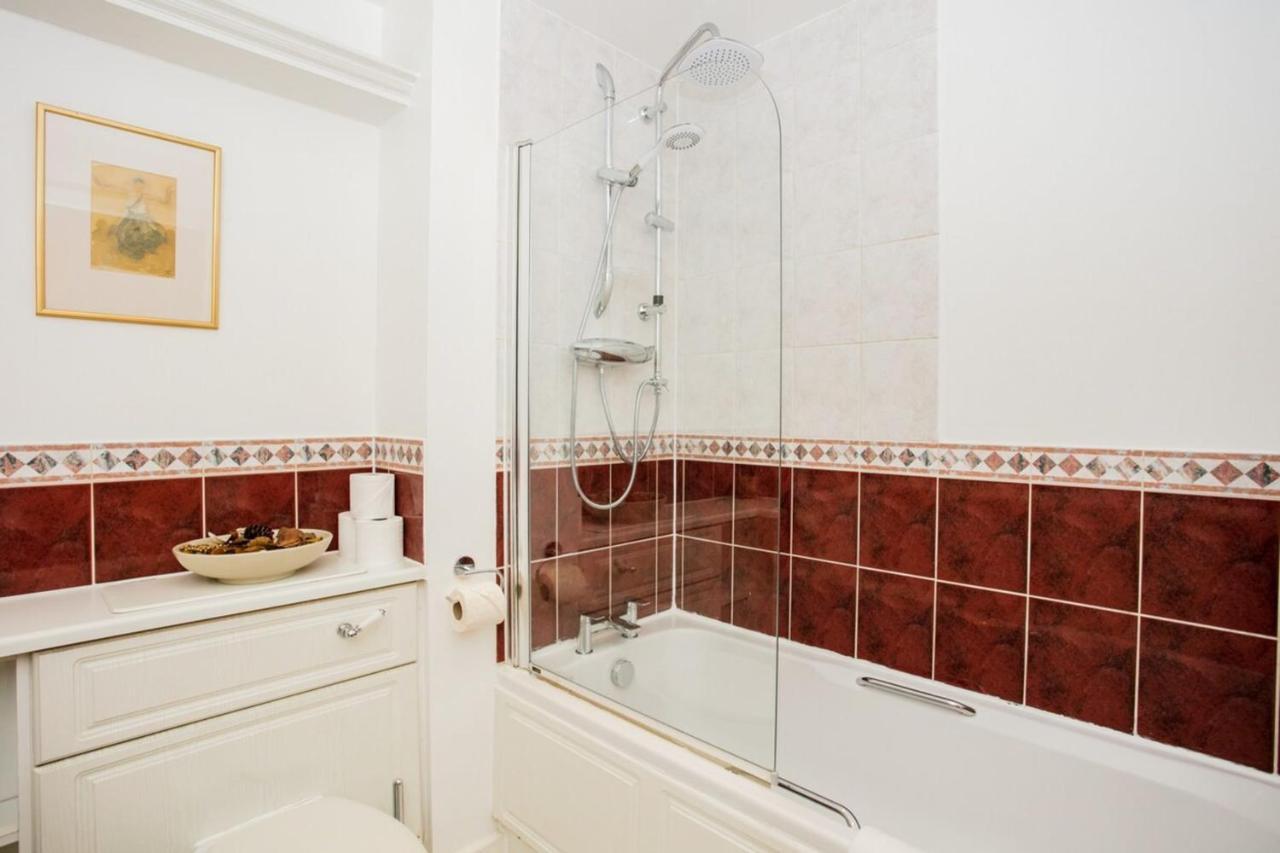1 Bedroom On The Riverbank Near St Paul's *