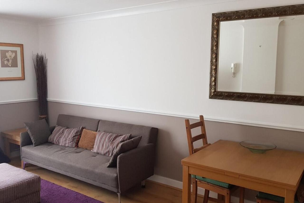 1 Bedroom On The Riverbank Near St Paul's London