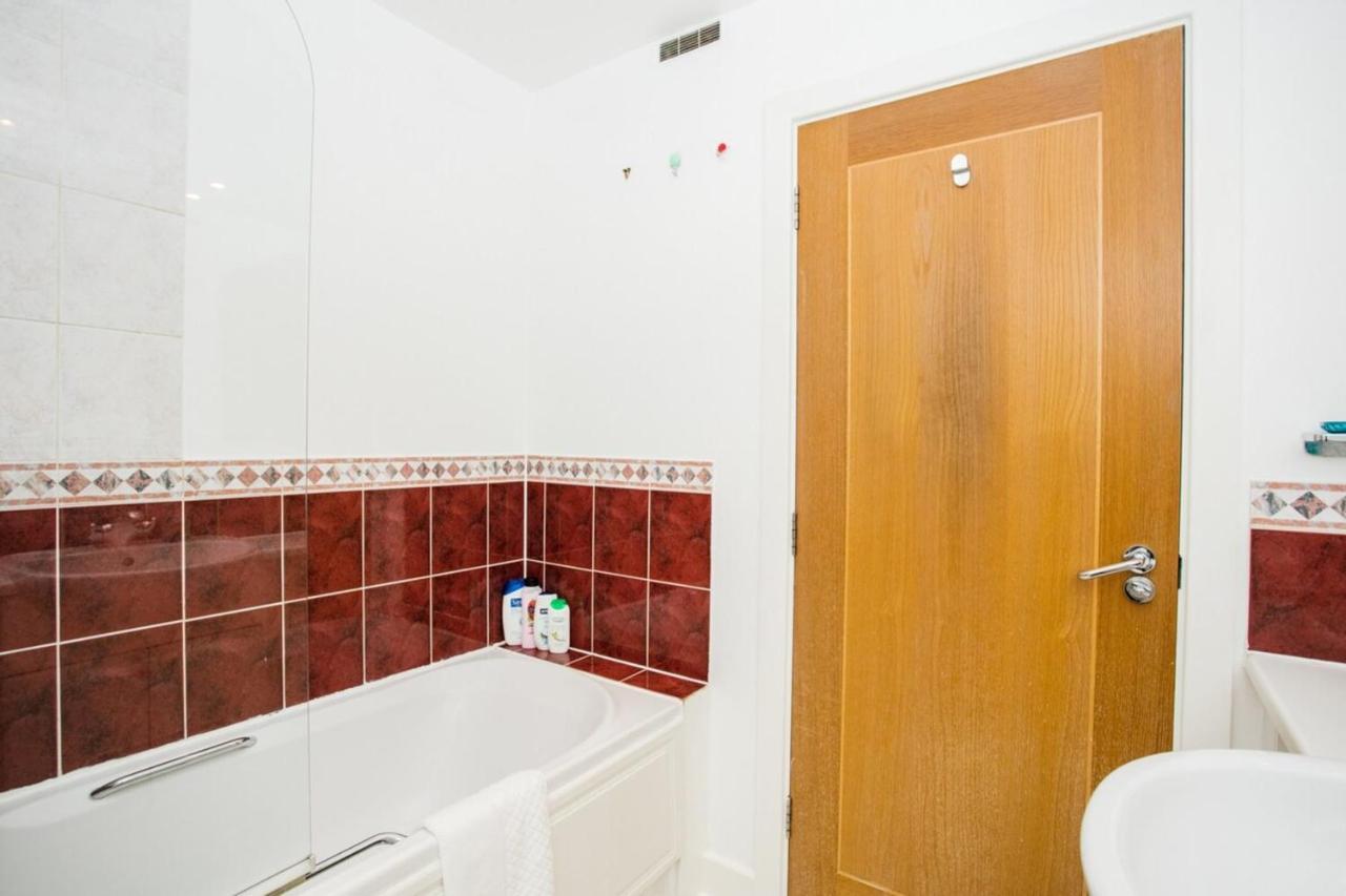 Apartment 1 Bedroom On The Riverbank Near St Paul's *