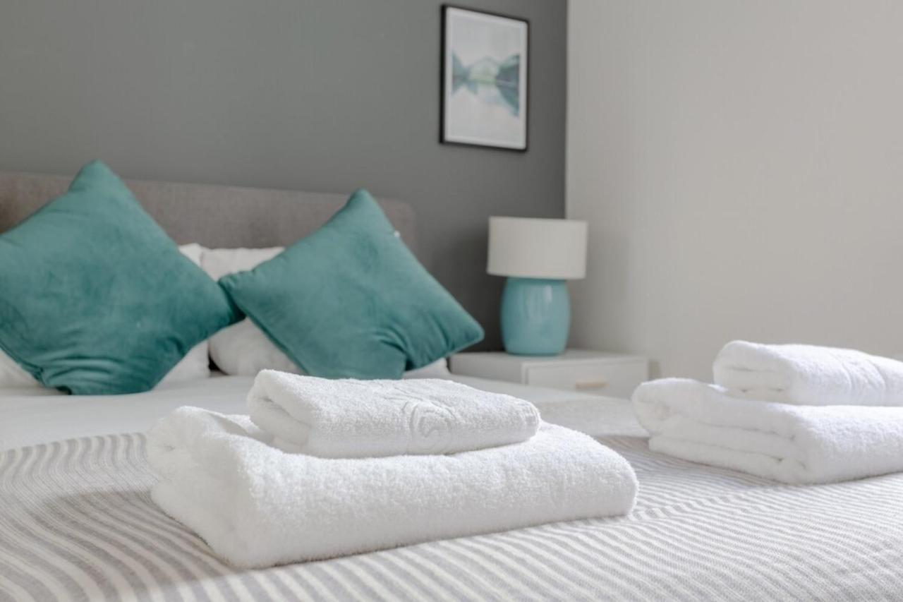 Apartment Stunning 3 Bedroom 2 Bath In Fantastic Location London