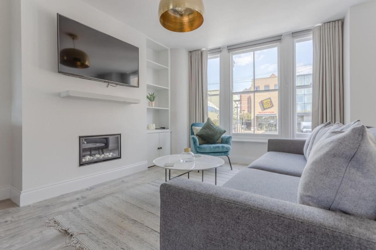 Stunning 3 Bedroom 2 Bath In Fantastic Location Apartment London