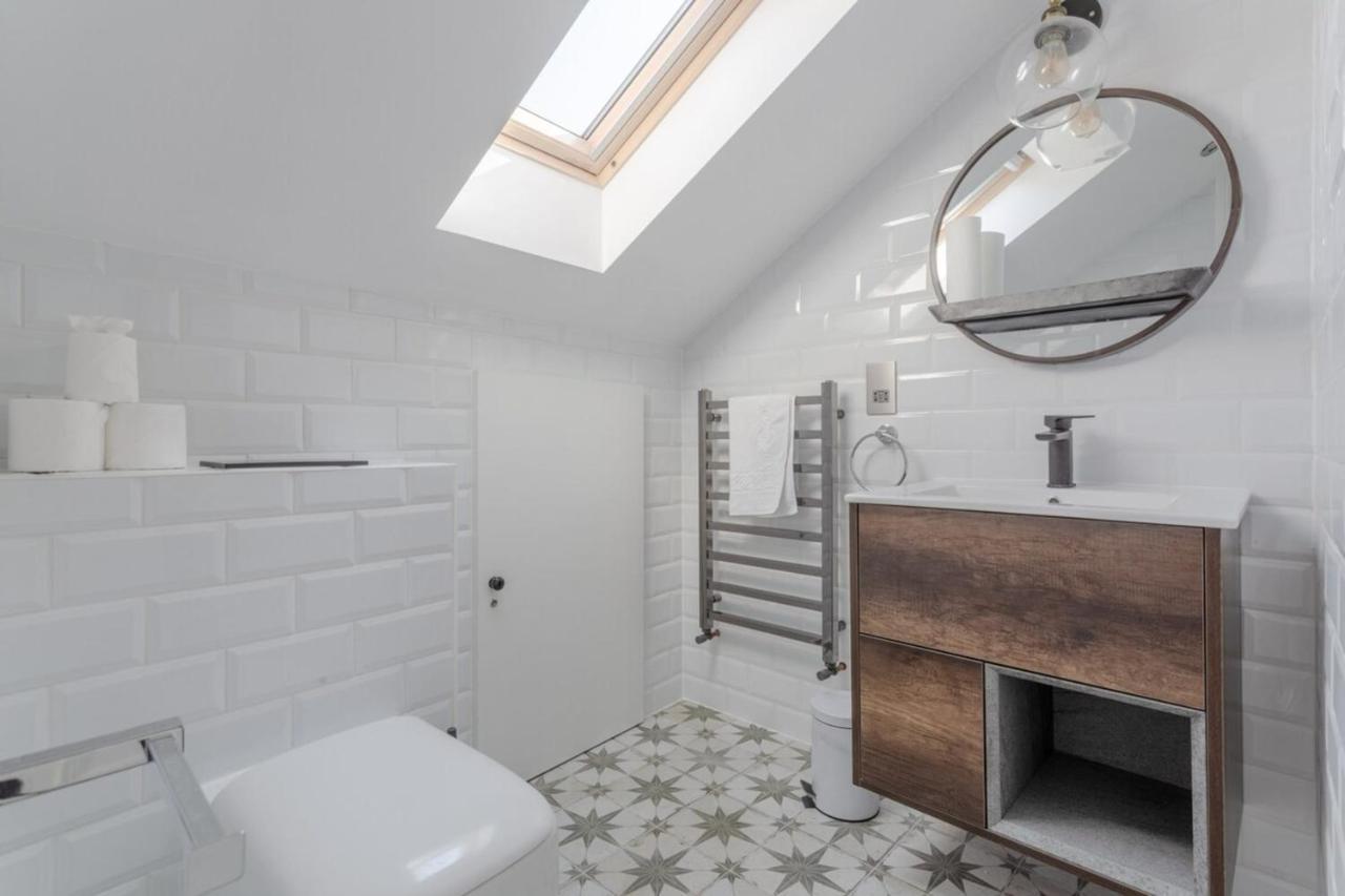 Stunning 3 Bedroom 2 Bath In Fantastic Location London