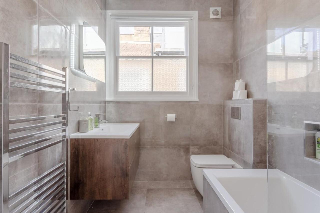 Apartment Stunning 3 Bedroom 2 Bath In Fantastic Location