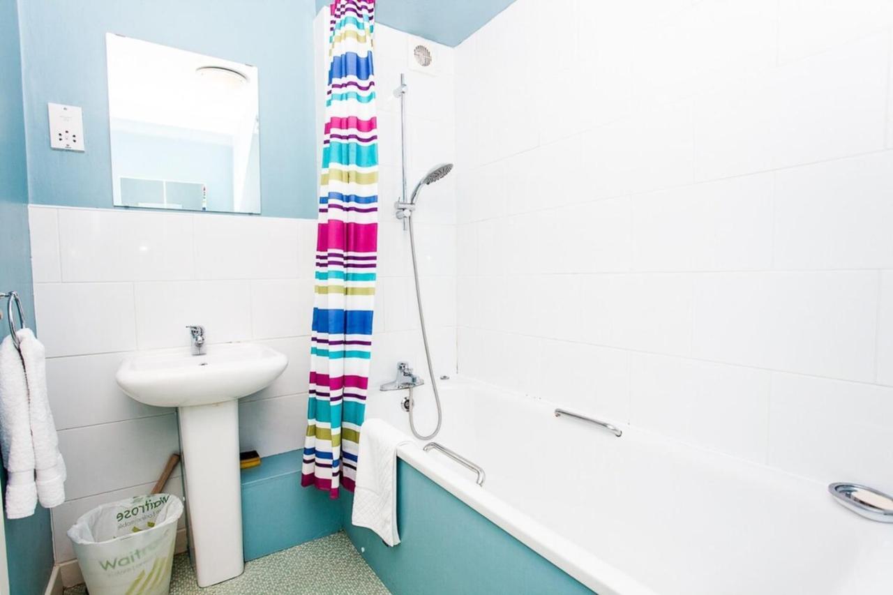 Charming Peaceful 2 Bedroom With Parking And Garden * London