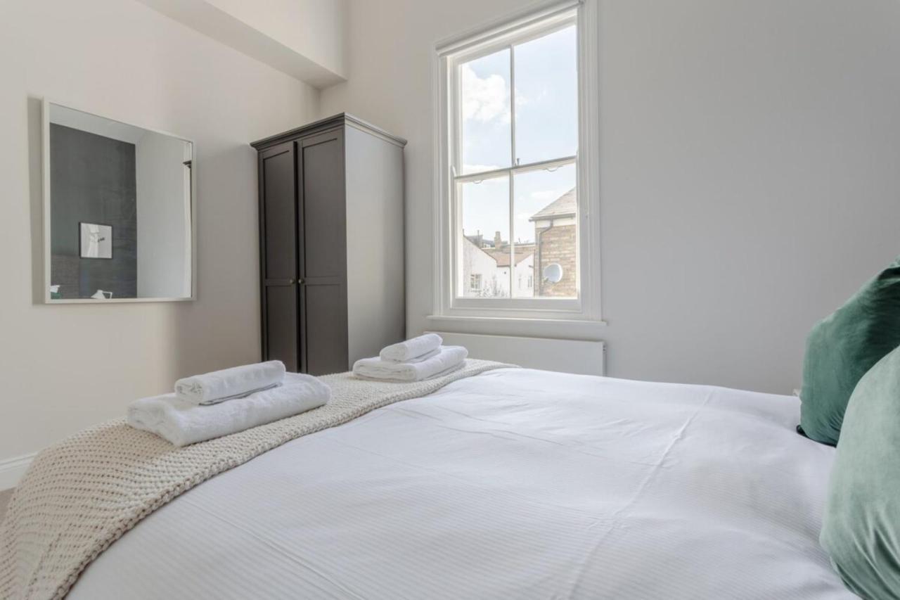 Apartment Stunning 3 Bedroom 2 Bath In Fantastic Location