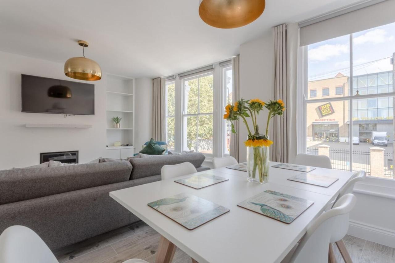 Stunning 3 Bedroom 2 Bath In Fantastic Location London