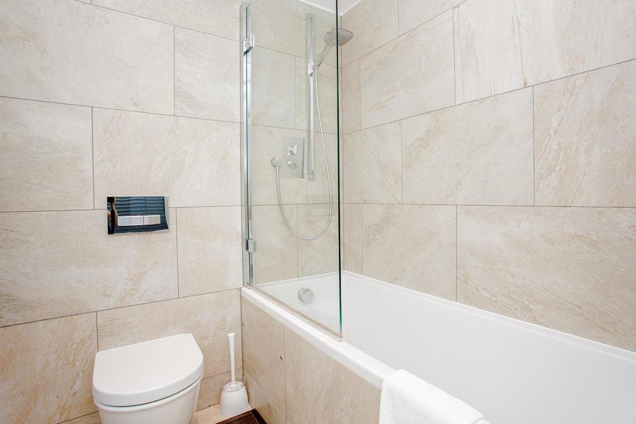 Beautiful Newly Renovated 2 Bed In Bank Appartement Londen