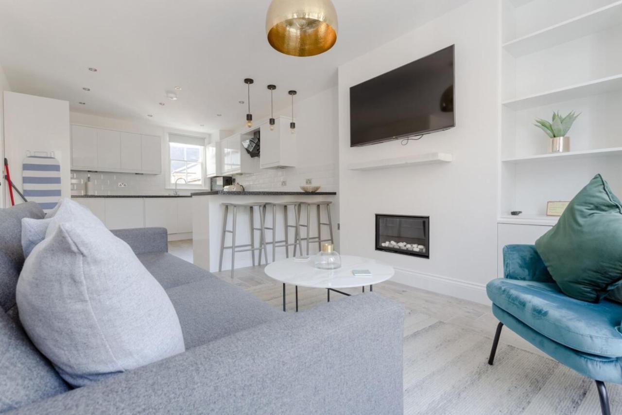 Apartment Stunning 3 Bedroom 2 Bath In Fantastic Location London