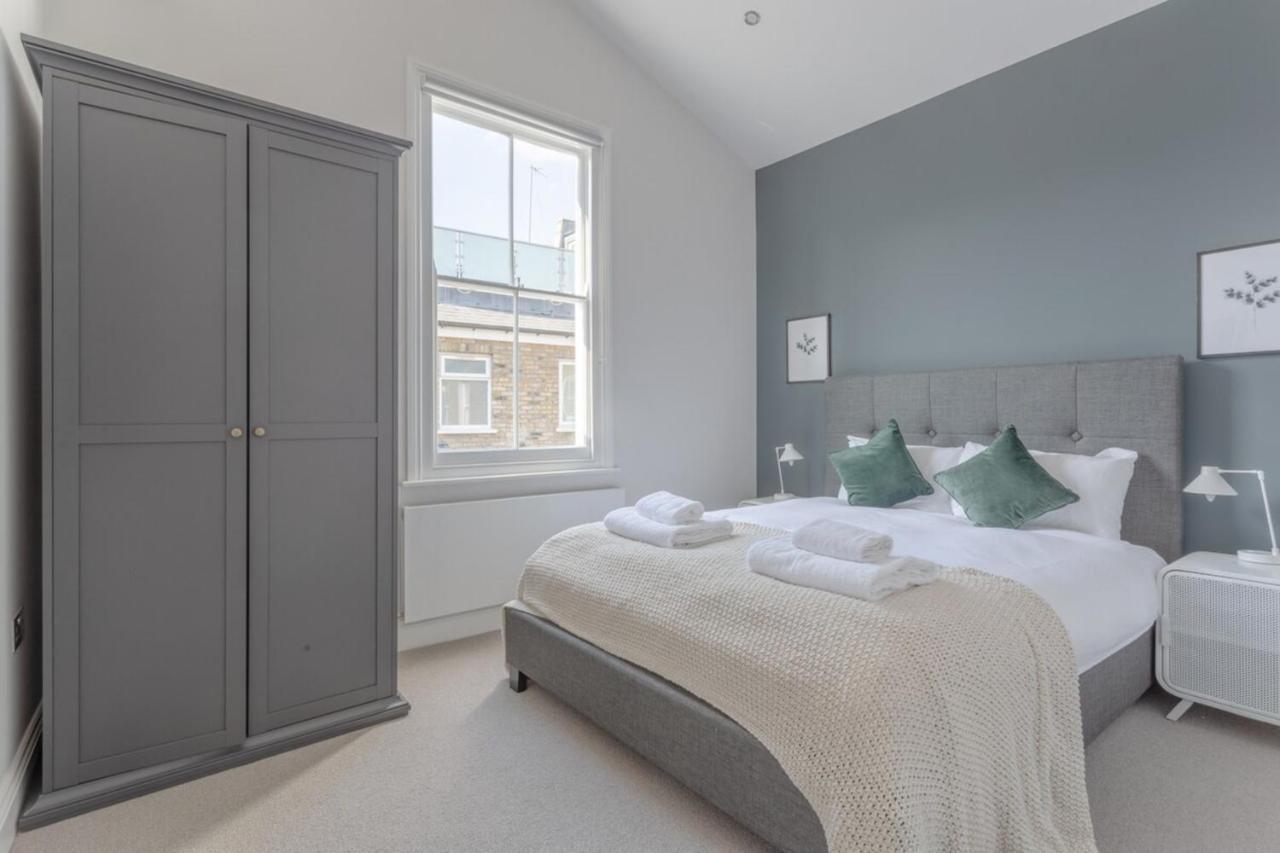 Apartment Stunning 3 Bedroom 2 Bath In Fantastic Location *